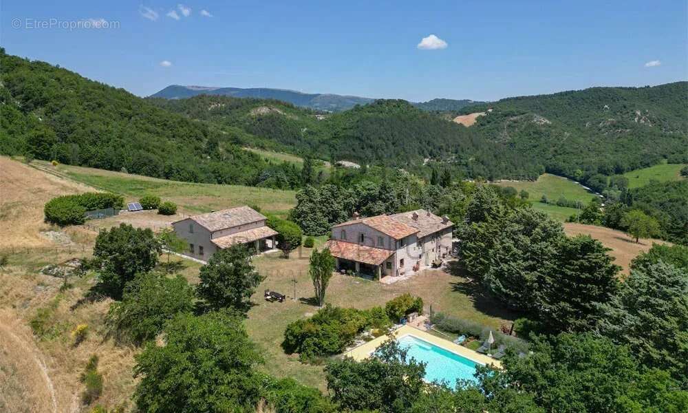 Ferme restaurée du XVIIIe siècle avec 6 chambres + 3 appartements pour invités sur 27 hectares près de Cagli, Marches. Piscine,  - photo 13