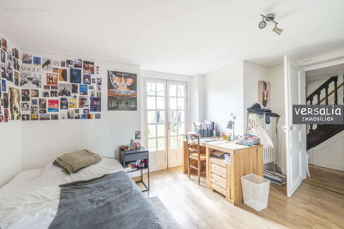 6 Pièces de 128 m² avec un jardin de 400 m². Versailles centre.  - photo 11
