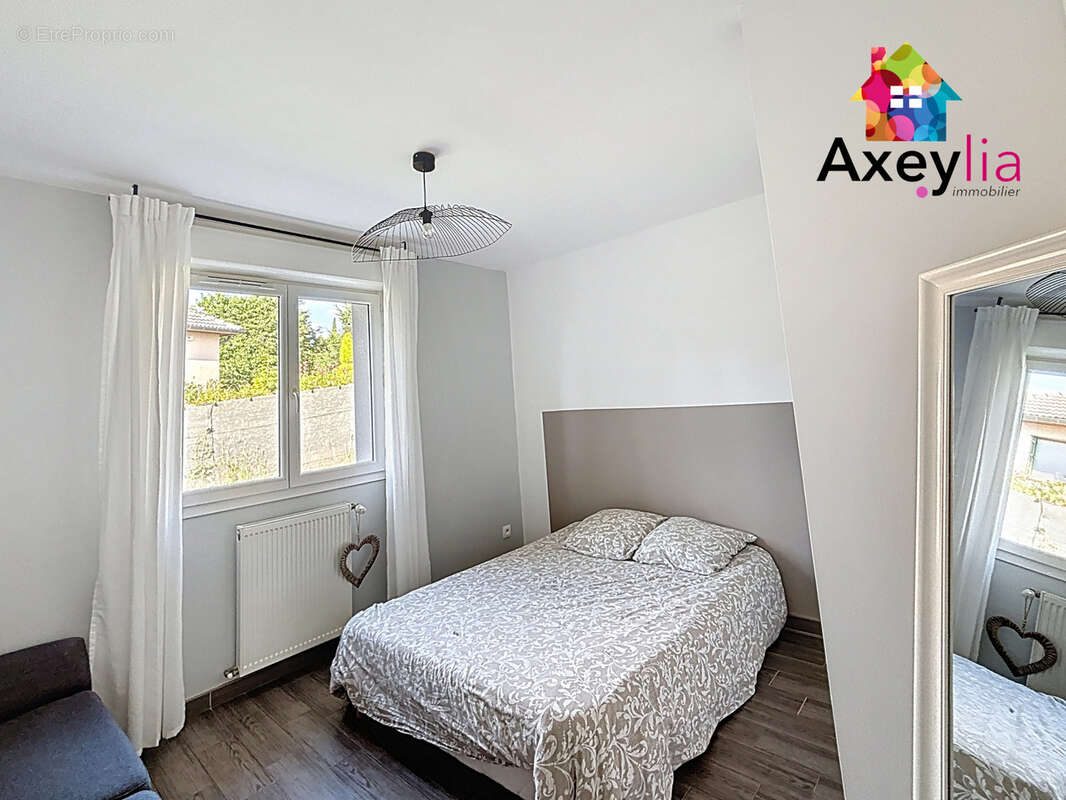 Maison à COMMELLE-VERNAY