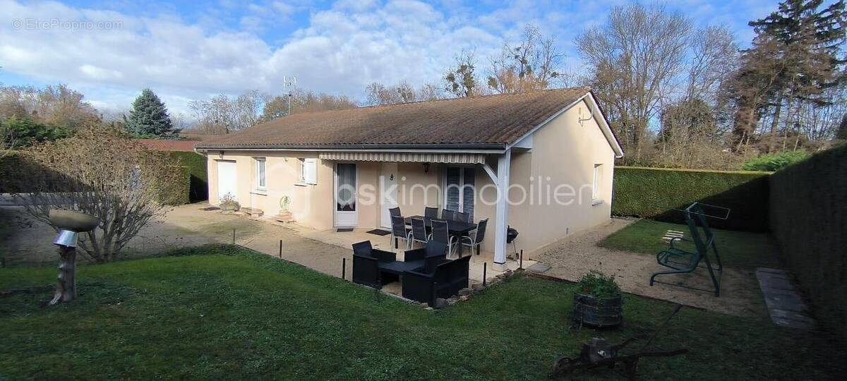 Maison à LA CHAPELLE-DE-GUINCHAY