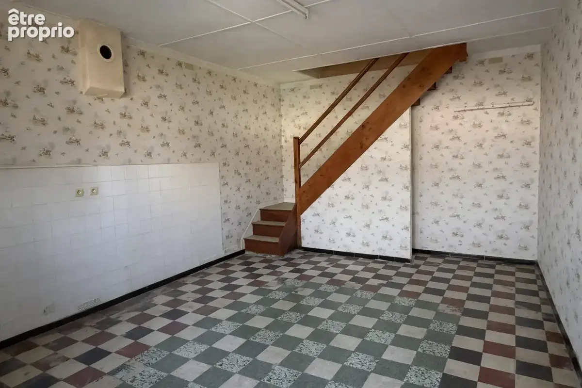 PLEIN CENTRE et au grand calme, maison de 100 m2 avec 3 chambres et beau potentiel - photo 8