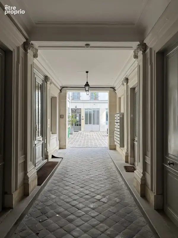 Appartement d’exception   Dernier étage avec ascenseur et vue sur Eglise de Saint-Ambroise- Photos réelles du - photo 12