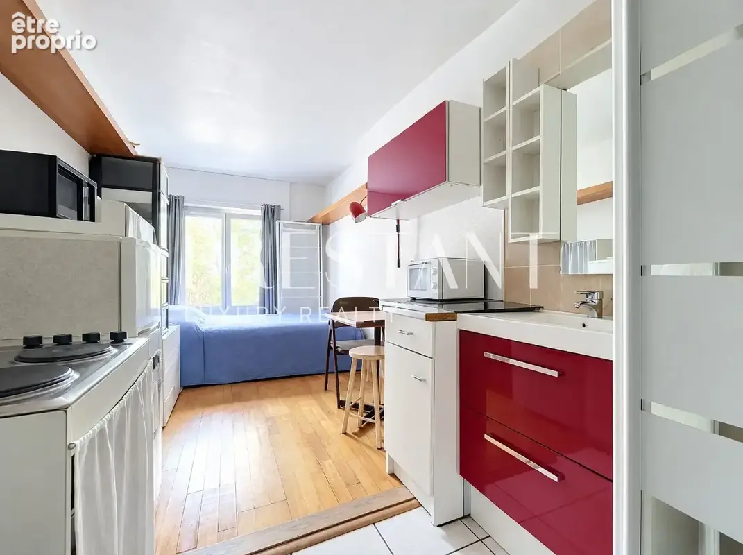 GARCHES - Chambre de service 12 m² - dernier étage - belle copropriété proche commodités - photo 4
