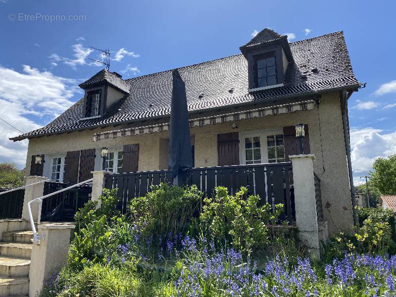 Maison à COUZE-ET-SAINT-FRONT