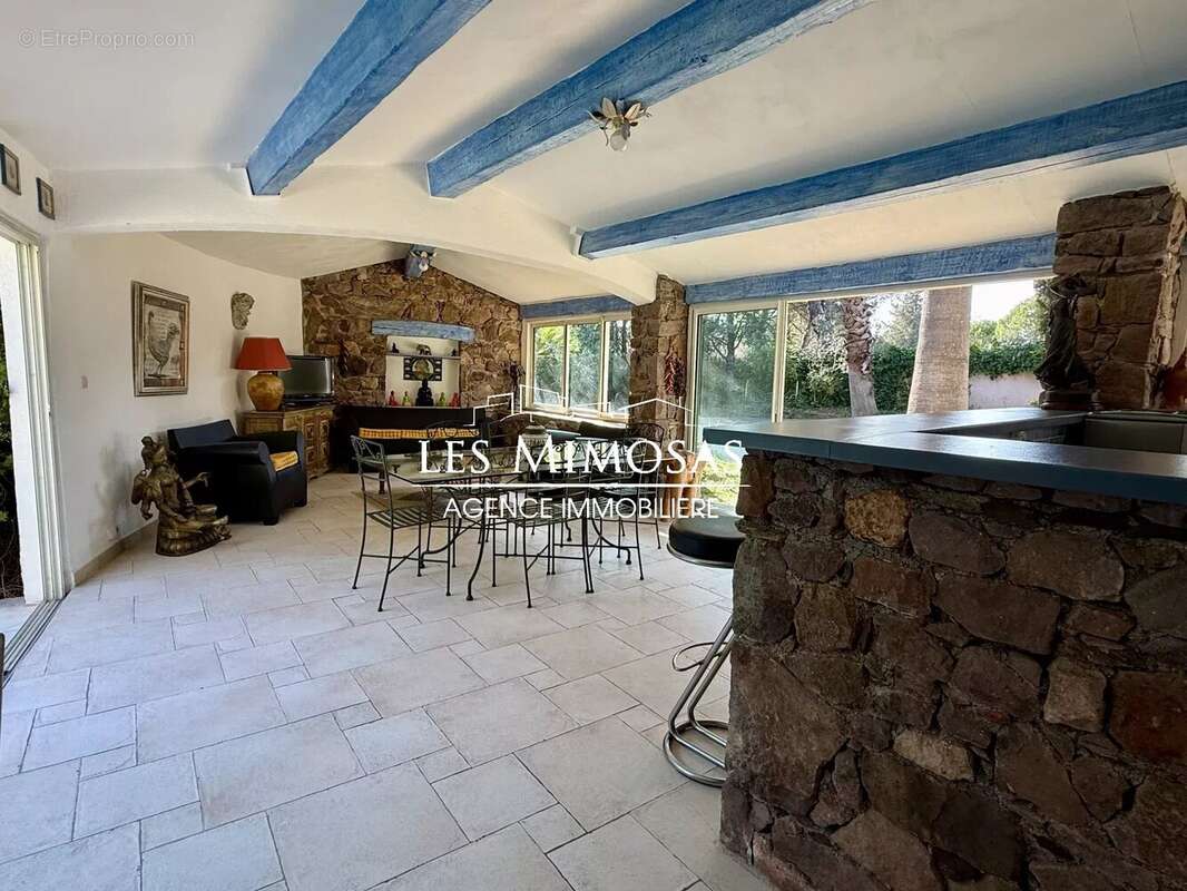 Maison à ROQUEBRUNE-SUR-ARGENS