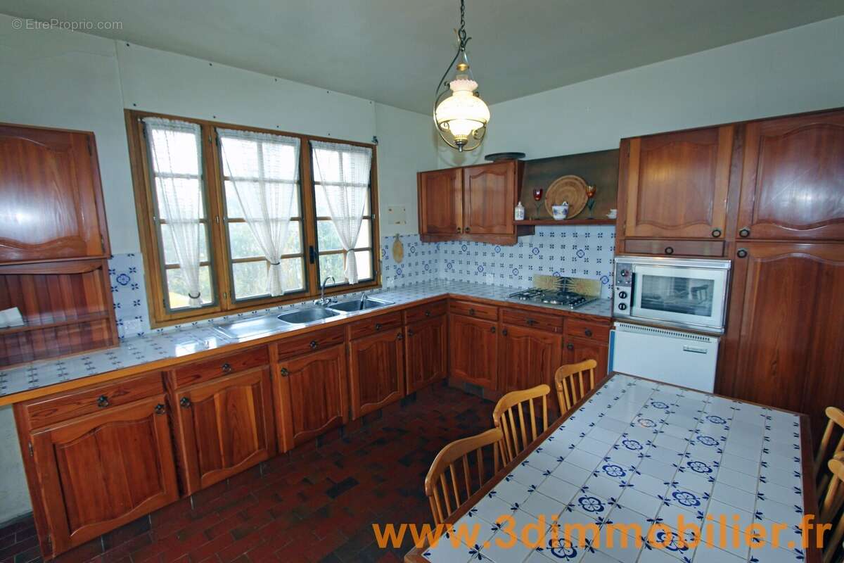 ETAGE 1 : CUISINE - Maison à CLAIRVAUX-LES-LACS