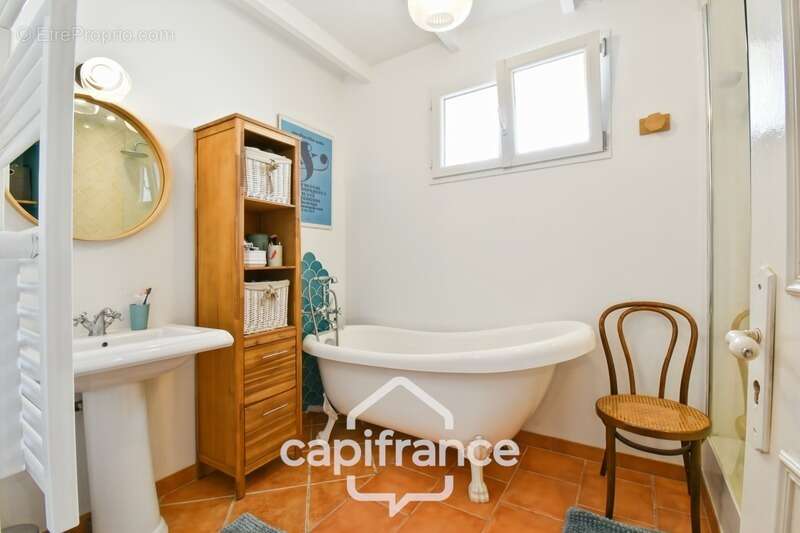 Maison à COURCELLES