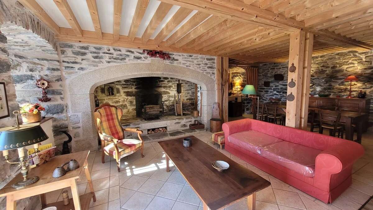 Maison à ARAULES