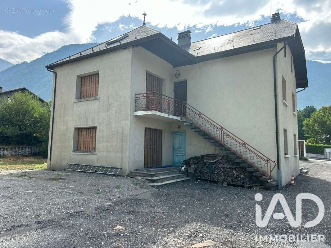 Maison 260 m² à Saint-Avre  - photo 3