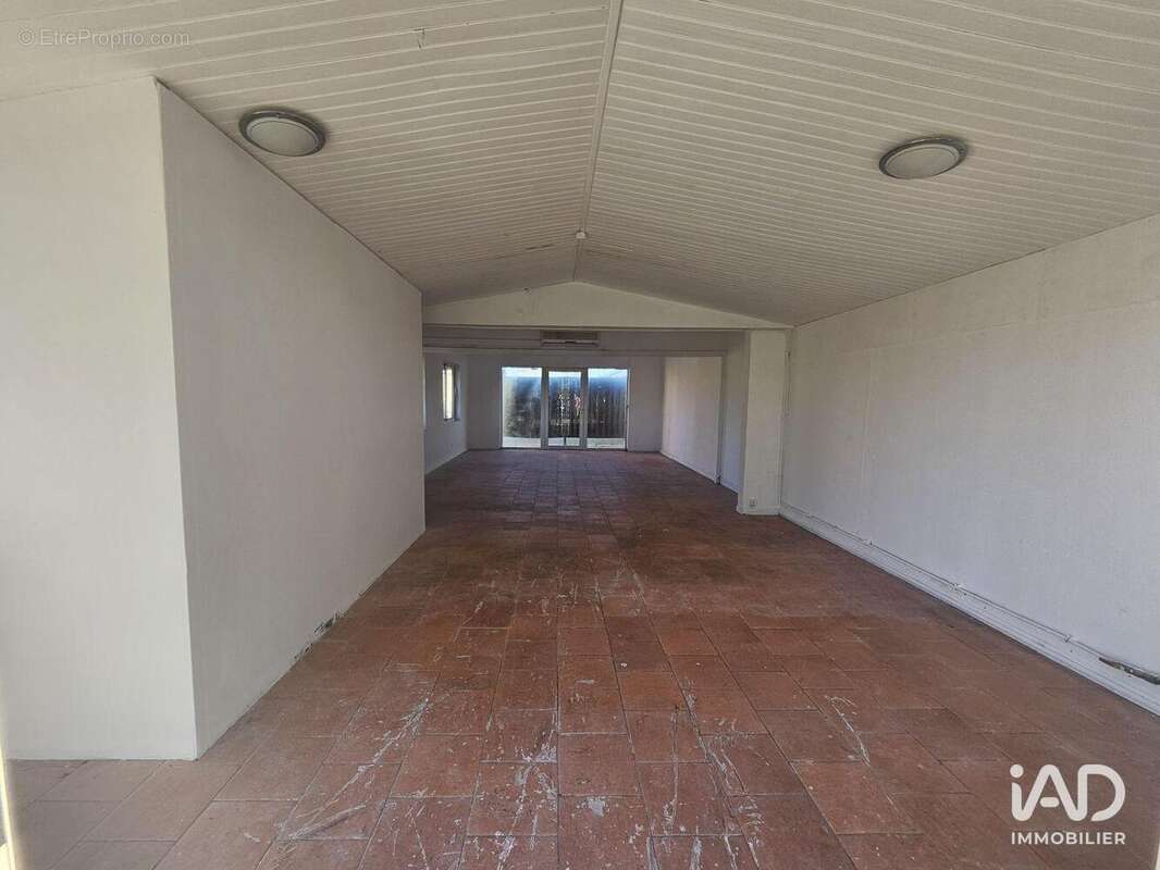 Photo 2 - Commerce à NARROSSE