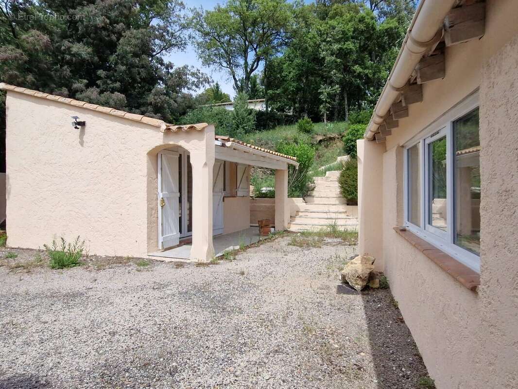 Maison à BAGNOLS-EN-FORET