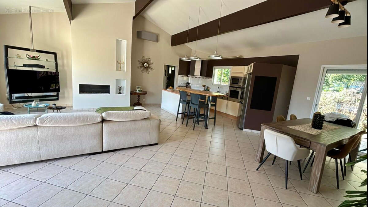 Maison à LEOGNAN