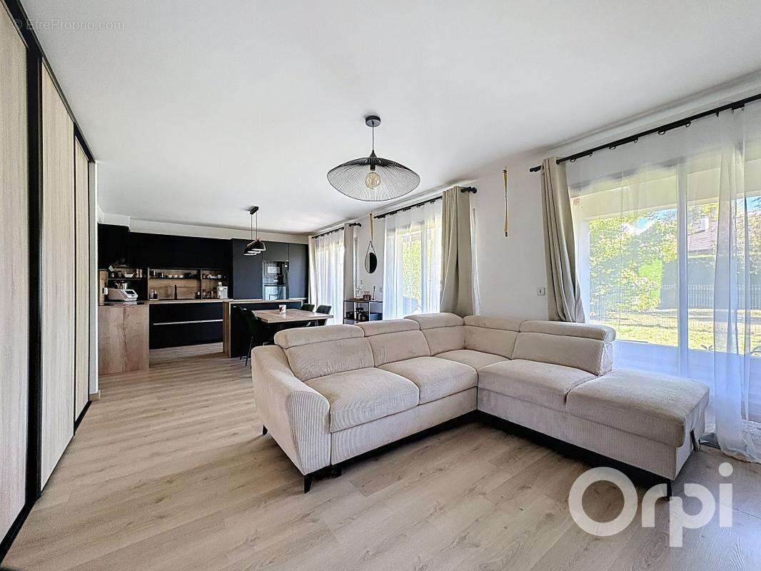 Appartement à REIGNIER