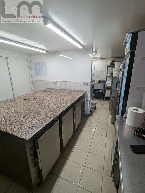 Commerce à NEUILLY-SUR-SEINE