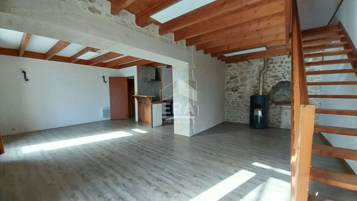 Maison à MASSUGAS