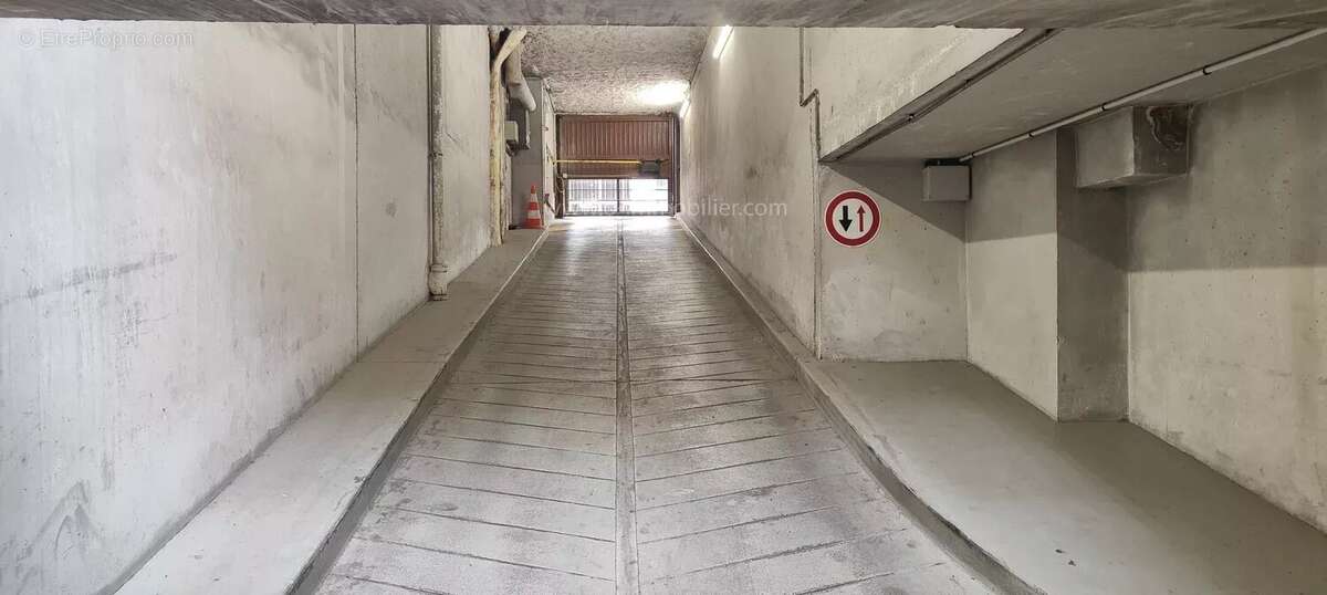Parking à PARIS-11E