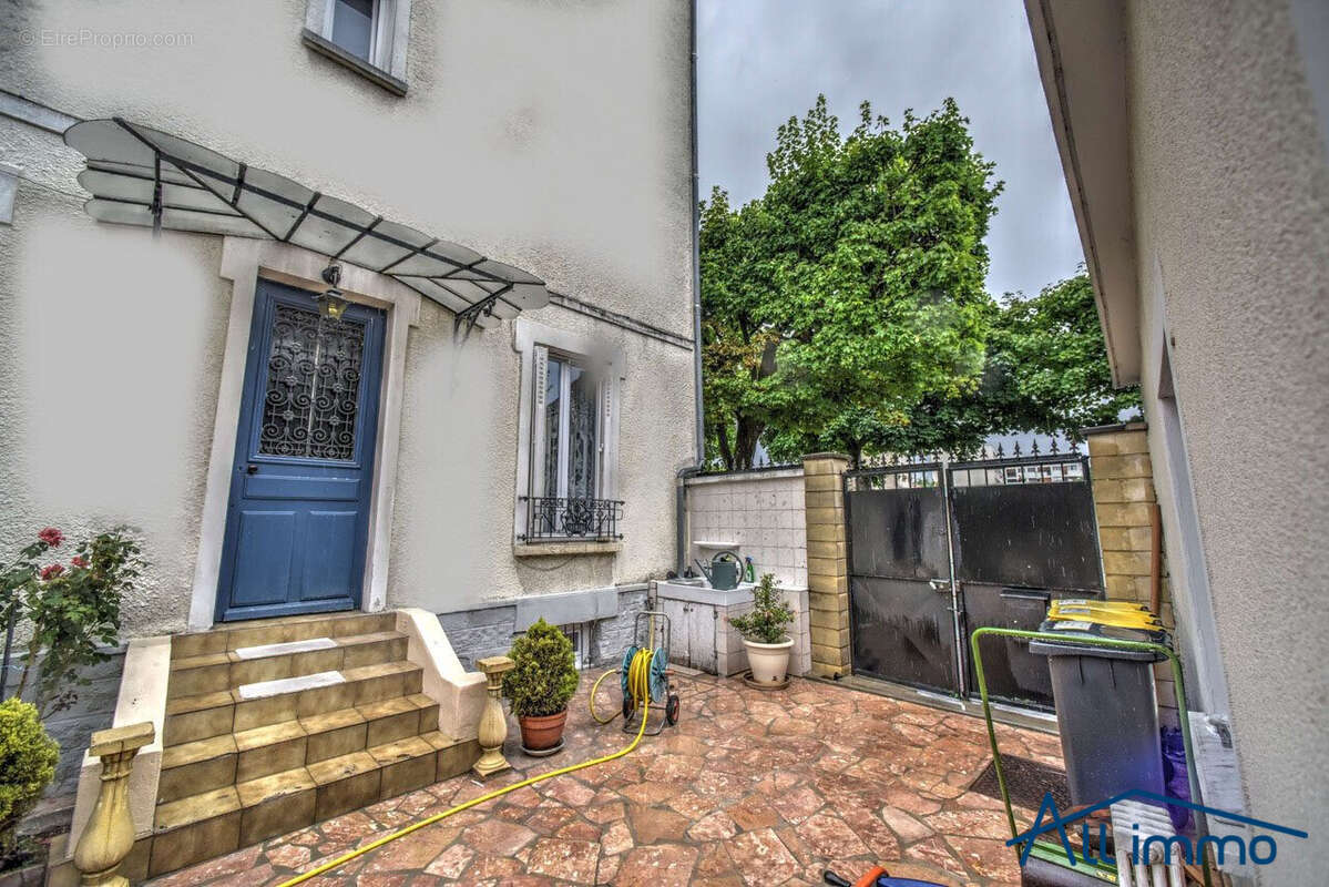 Appartement 105 m² à Saint-Maur-Des-Fosses  - photo 4