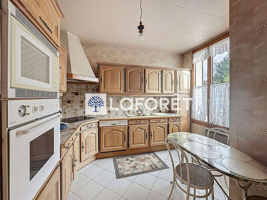 Maison à SAINT-NOM-LA-BRETECHE