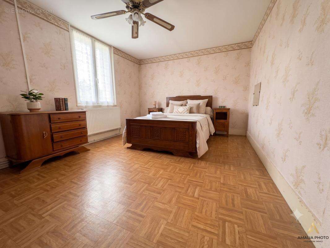   Maison familiale à fort potentiel – 159 m² – Garage et jardin sans vis-à-vis ! - photo 4