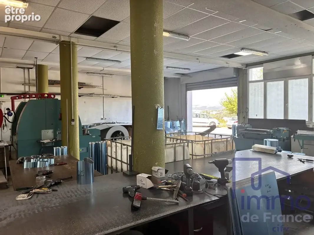 Commerce 380 m² à Saint-Etienne  - photo 2
