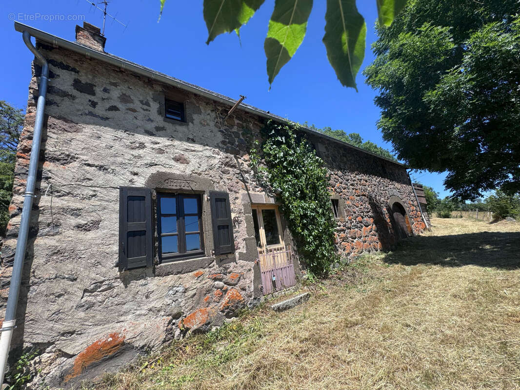 Corps de ferme rénové, 1272 m2 de terrain et jolie vue dégagée Secteur Puy Mary - photo 28