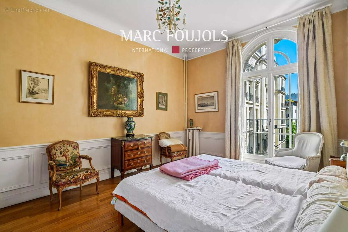 Appartement à NEUILLY-SUR-SEINE
