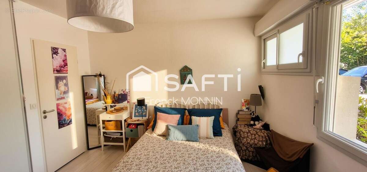 Maison 145 m² à Saint-Sulpice-Et-Cameyrac  - photo 5
