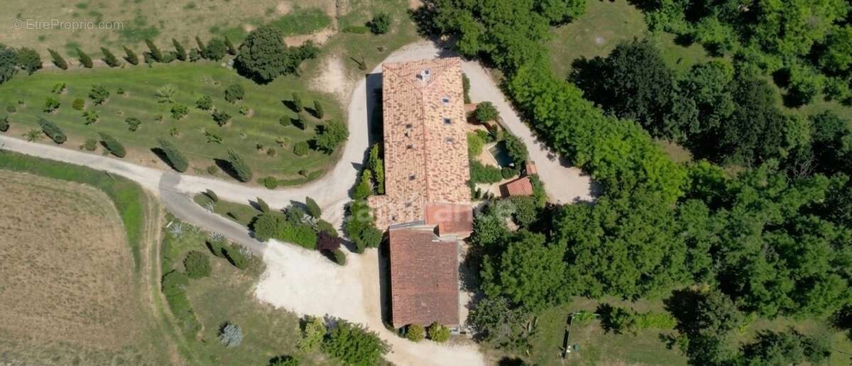 Entre Uzès et La Roque-sur-Cèze, Éden Provençal : Mas du XVIIIe & Son Domaine Privé sur 3,3 hectares - photo 2
