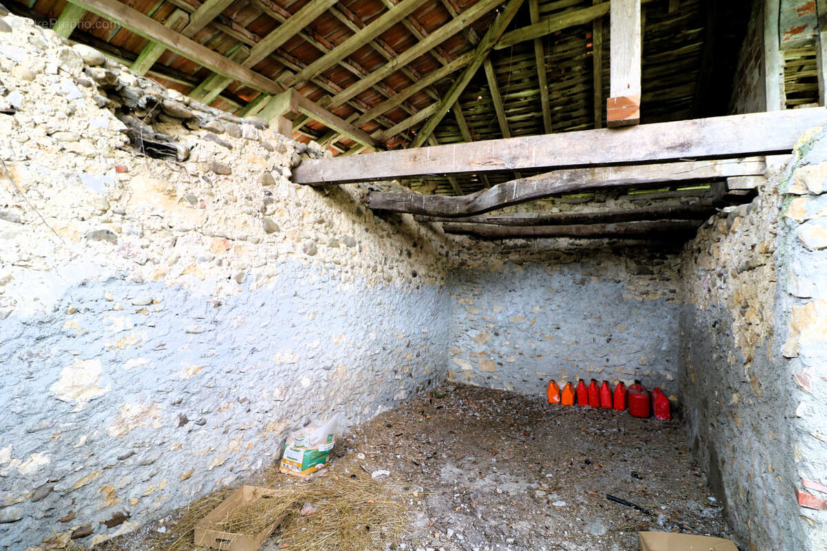 Maison à MONLEON-MAGNOAC