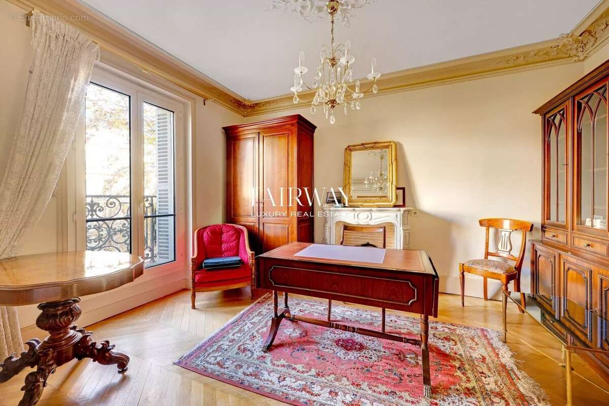 Appartement à PARIS-17E