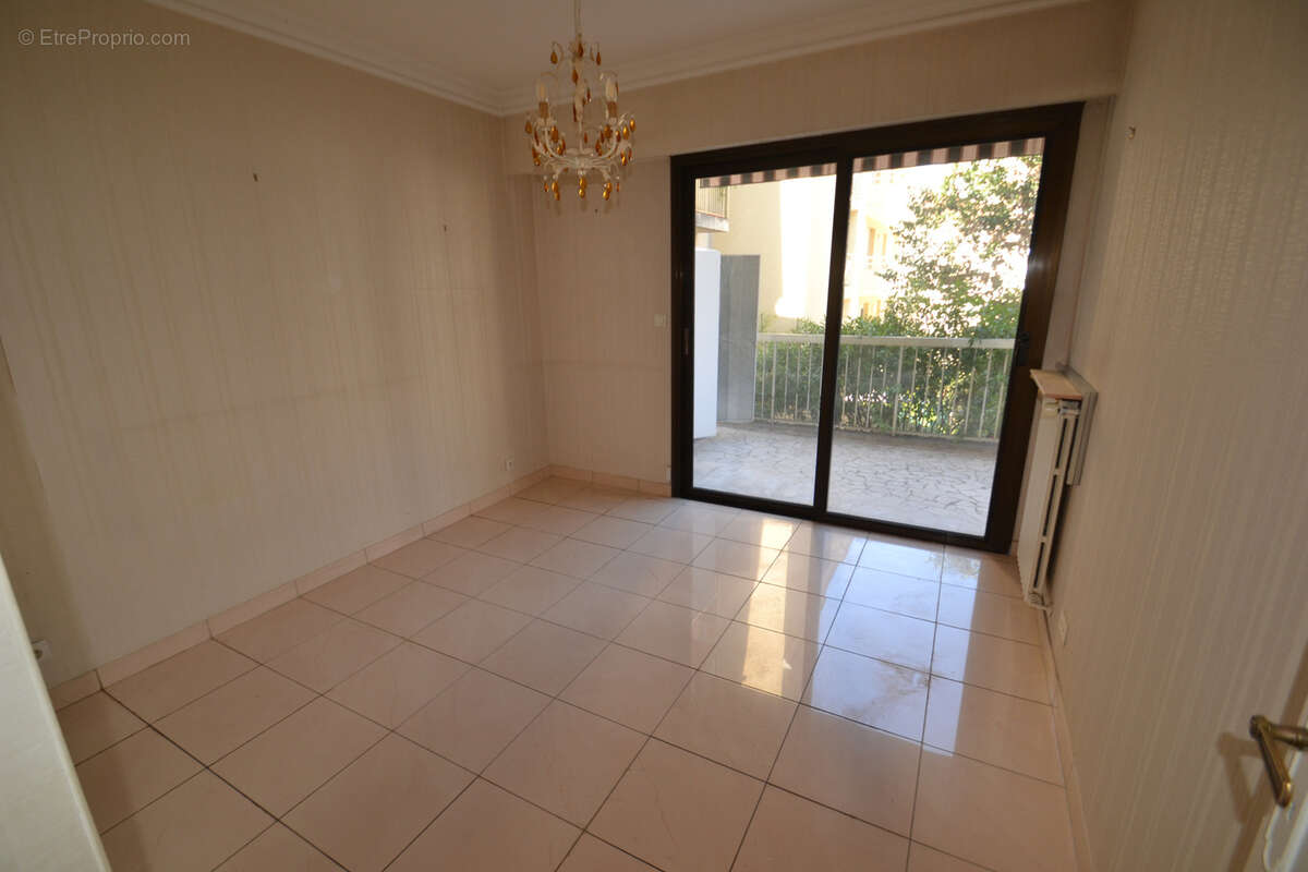 Juan les pins plages grand 3 pieces 75 m2 + cave et parking interieur - photo 9