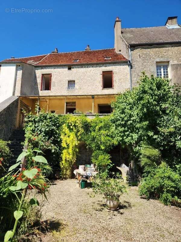 Maison à ALISE-SAINTE-REINE