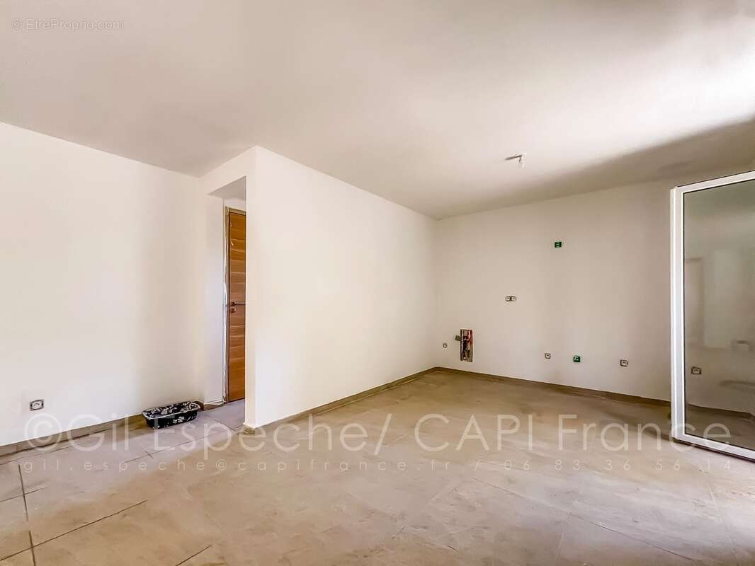 Appartement à vendre 3 pièces Rez-de-Jardin SAINT LAURENT DU VAR (06) - photo 4