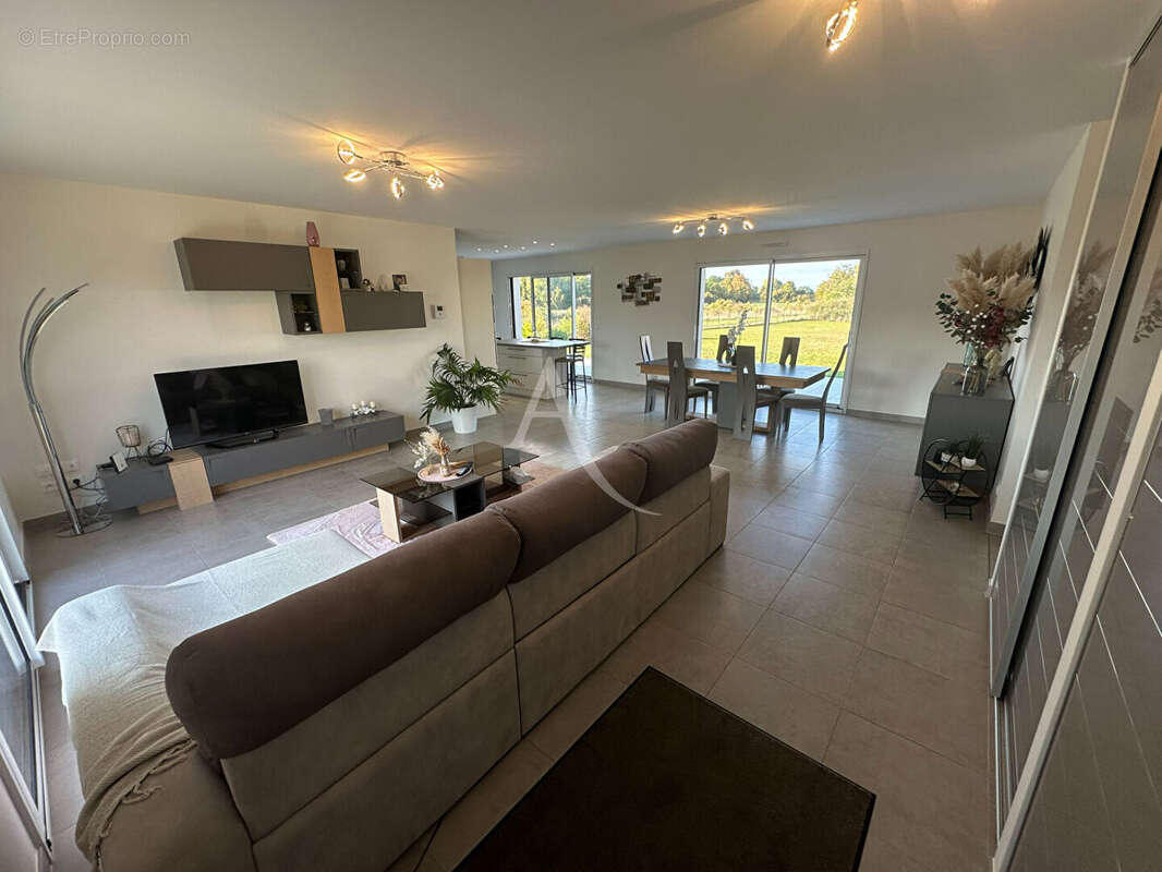 Maison à LES MONTILS