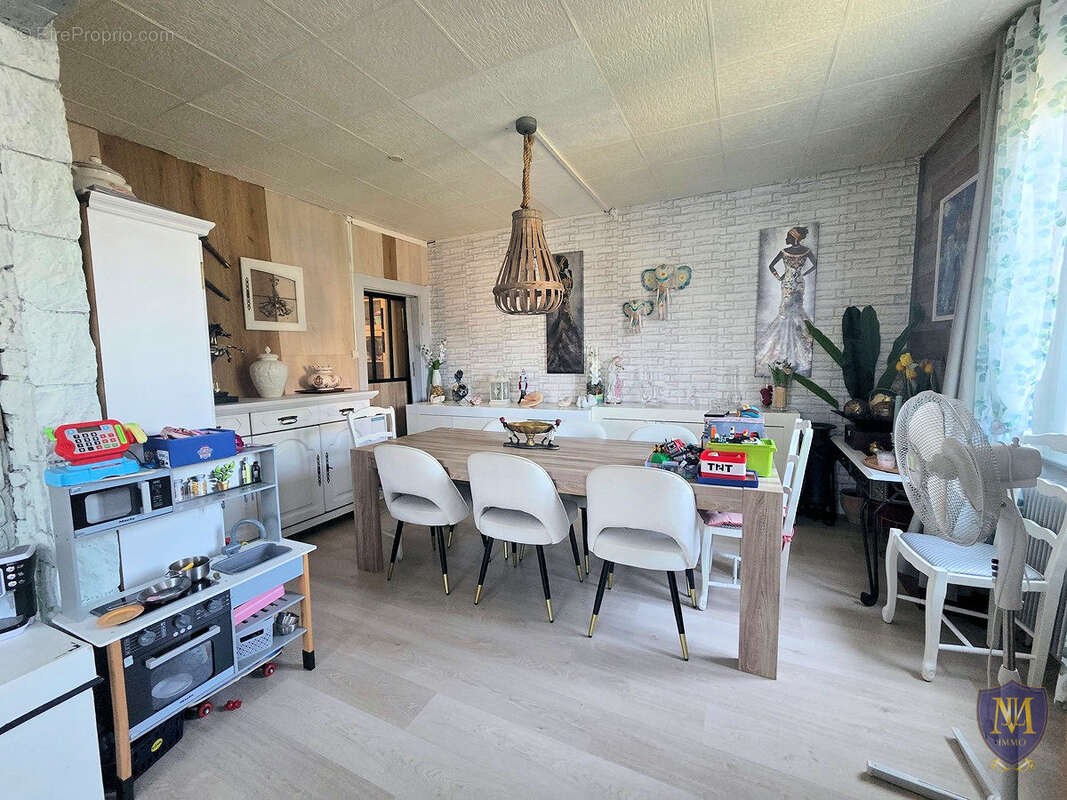 Blotzheim centre maison 6 pièces de 155 m2 sur 4,33 ares de terrain - photo 4
