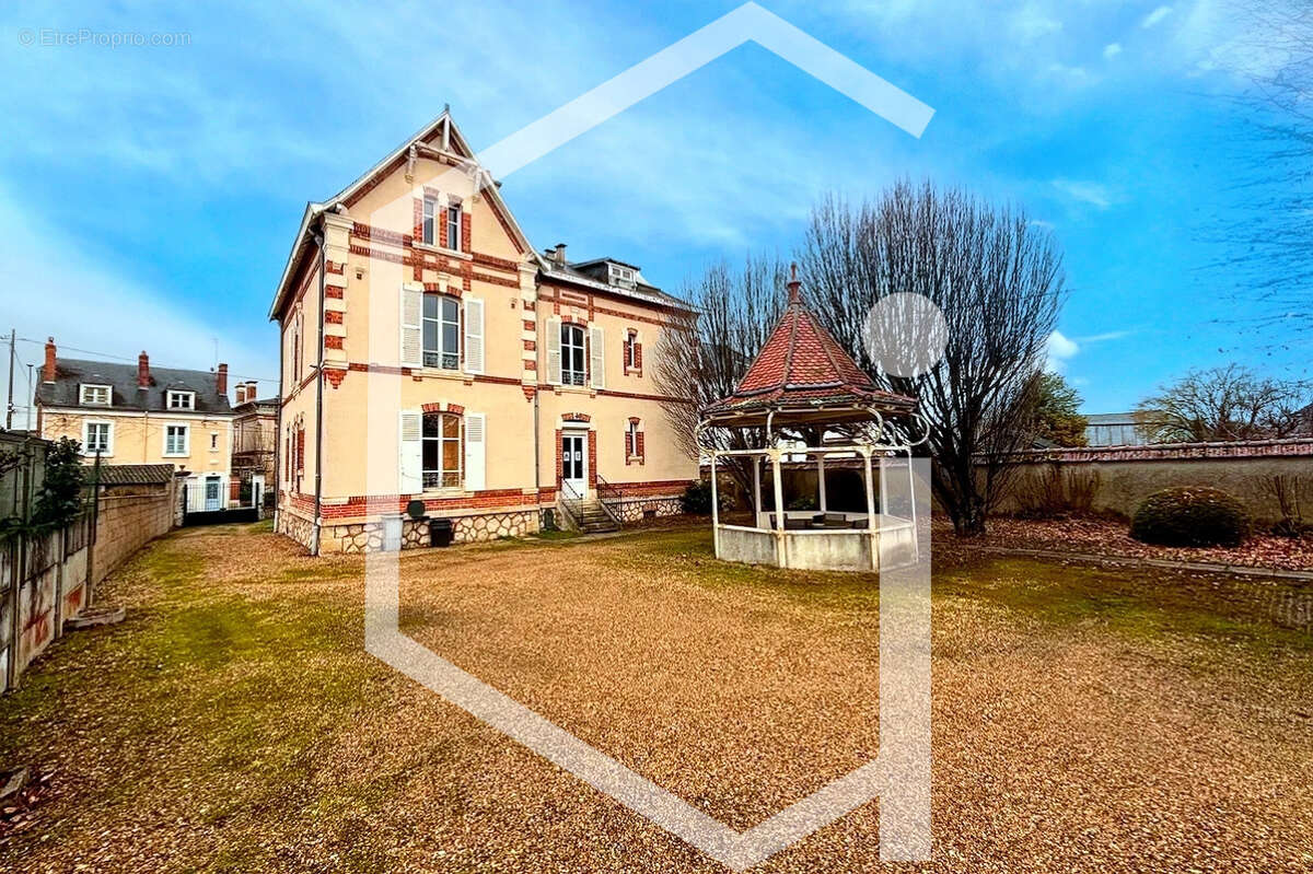 Maison à COSNE-COURS-SUR-LOIRE