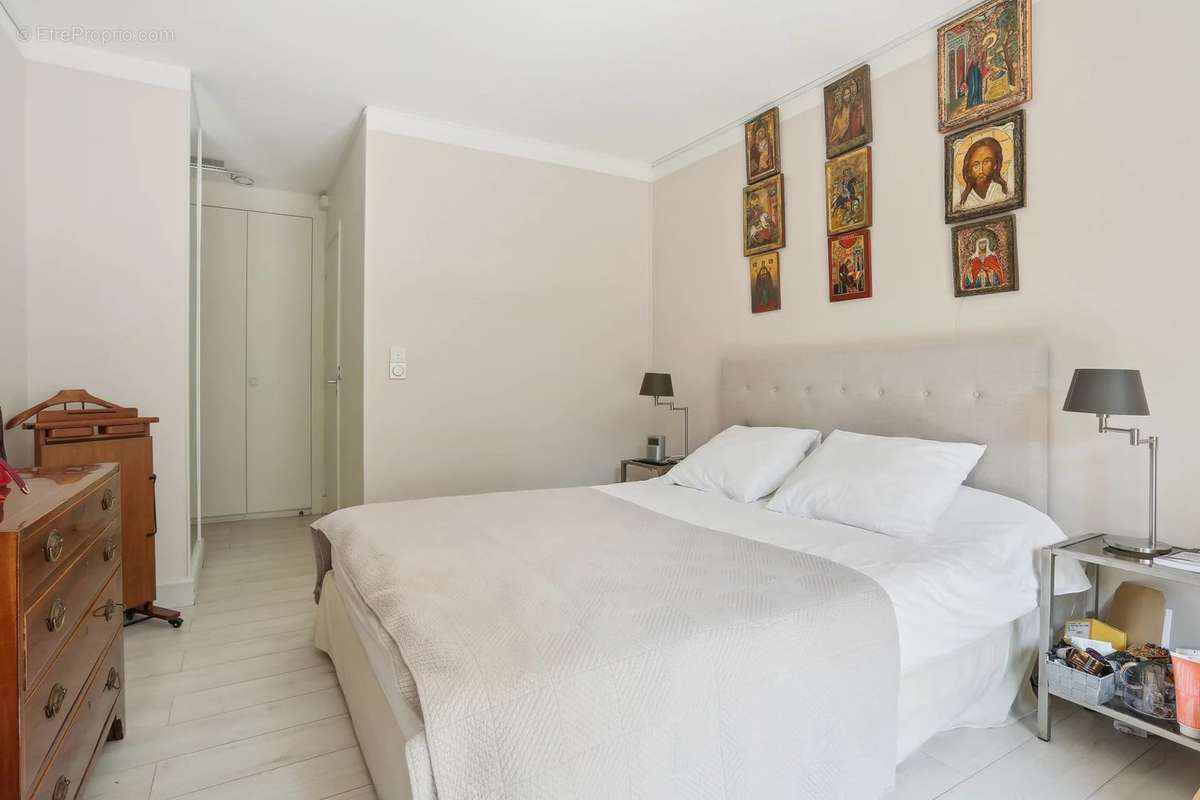 Appartement à NEUILLY-SUR-SEINE