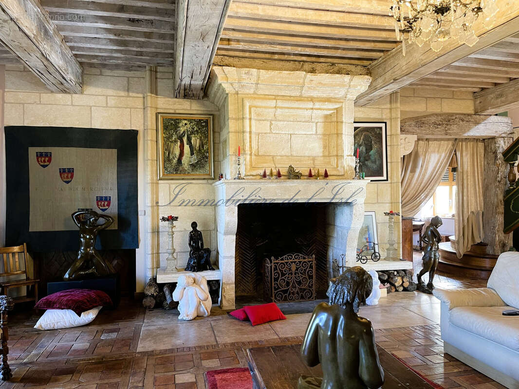 Maison à HAUTEFORT