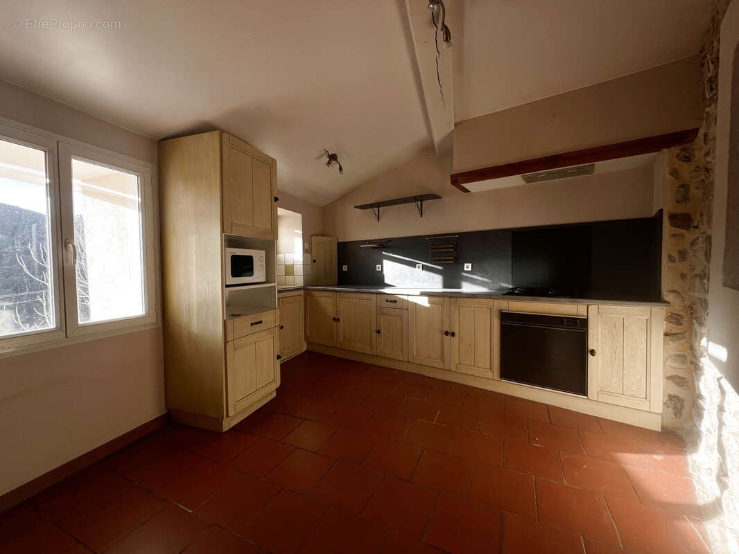 Maison traditionnelle au calme dans un ecrin de verdure avec jardin et garage - photo 2