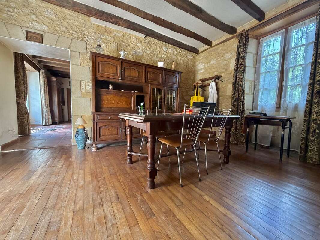 Maison 233 m² à Saint-Vincent-De-Cosse  - photo 5