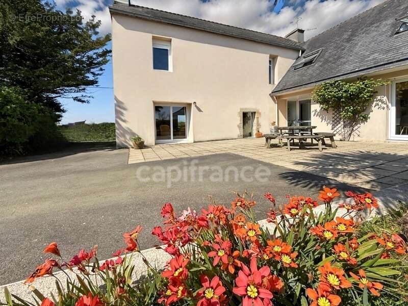 Maison à LE RELECQ-KERHUON