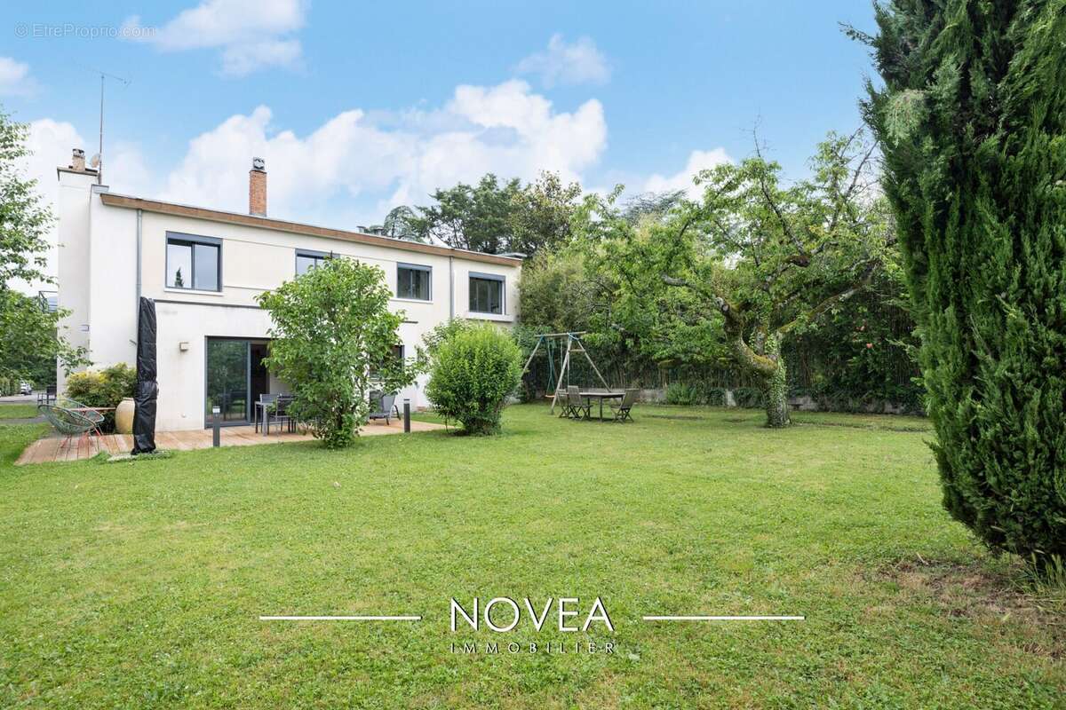 Maison à FLEURIEU-SUR-SAONE