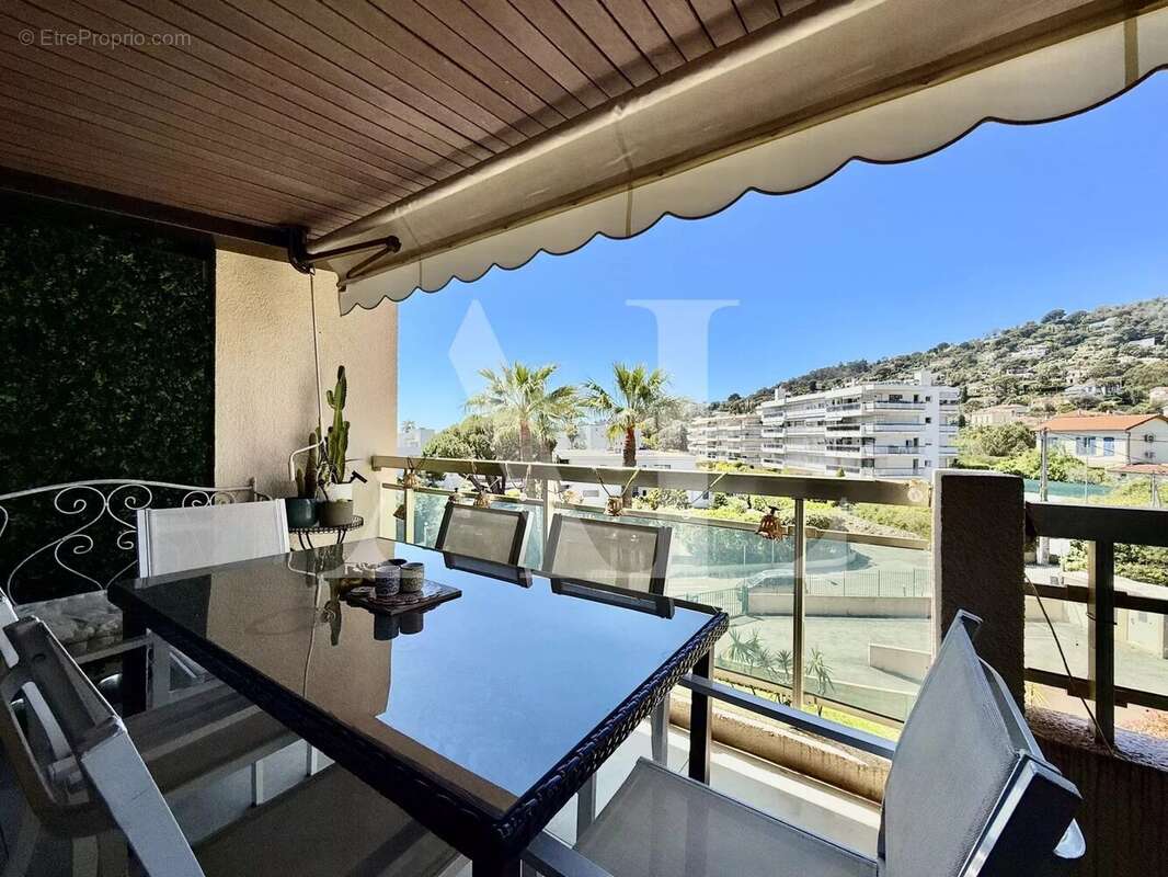 Appartement à VALLAURIS