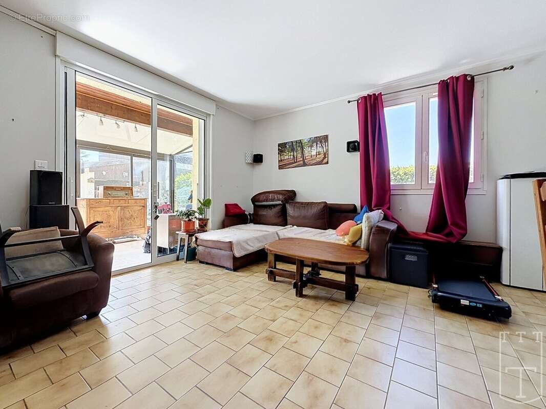 Ruoms centre - photo 11