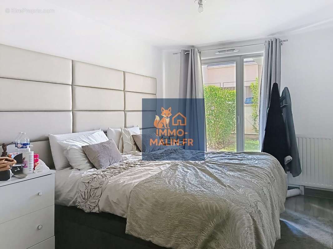 Chambre 1 - Appartement à NEUILLY-SUR-MARNE