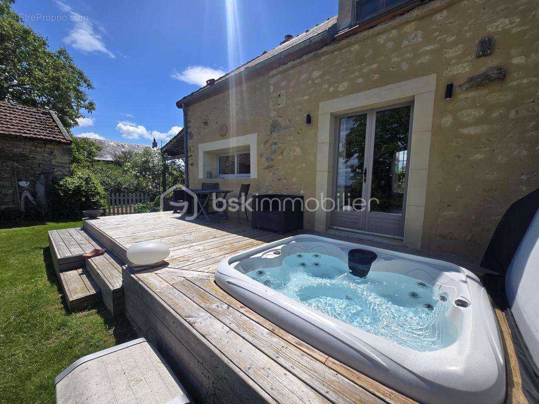 Maison à CRUX-LA-VILLE