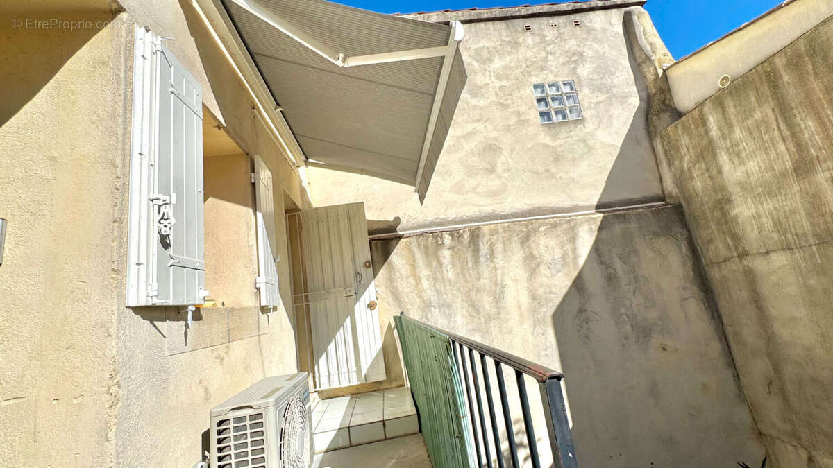 Appartement à ENTRAIGUES-SUR-LA-SORGUE