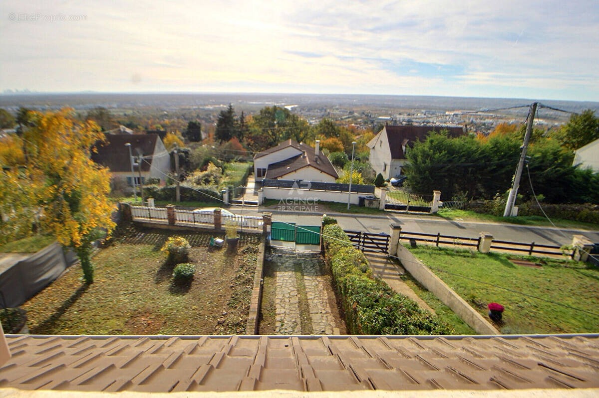 Maison à CHANTELOUP-LES-VIGNES