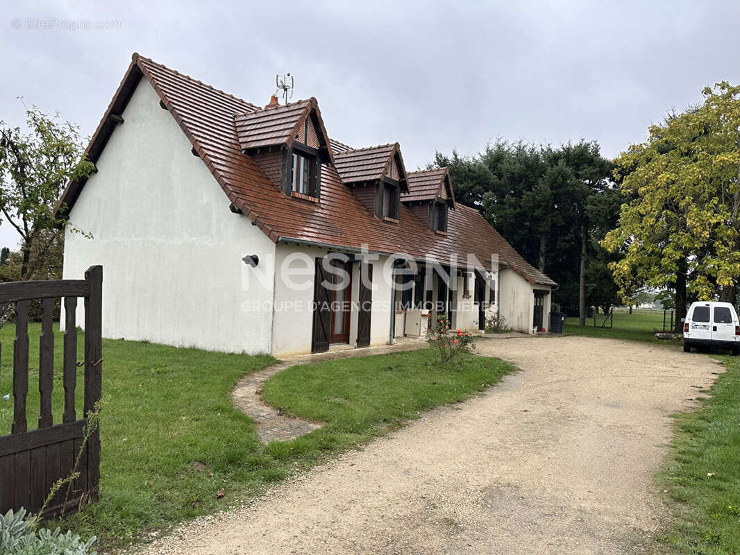 Maison à LA CHAPELLE-VENDOMOISE