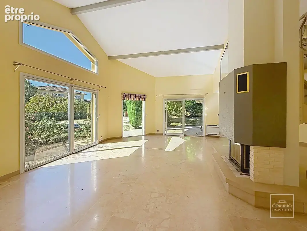 Maison Saint Cyr Au Mont D Or de 230 m2 habitables sur 1500m² de terrain au calme. - photo 3